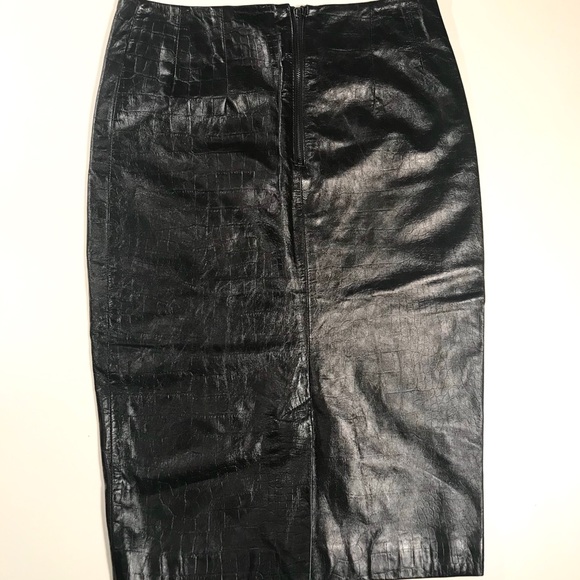 ⚡️Kenneth Cole: Embossed Leather (?) Pencil Skirt - Picture 3 of 7